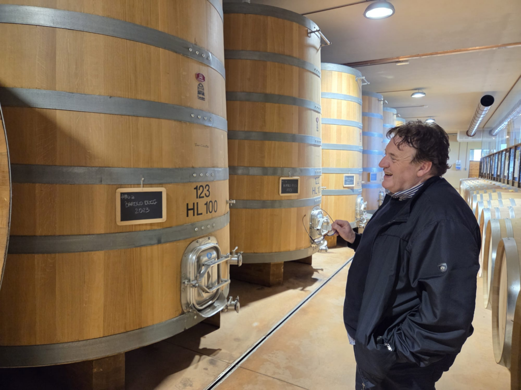 Roberto Costa nella cantina Teo Costa di  Castellinaldo d'Alba Piemonte