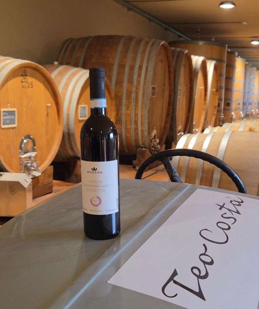 Dolcetto Langhe Mosca1916 nella cantina Teo Costa di  Castellinaldo d'Alba Piemonte